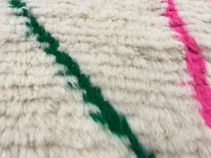 Zoom texture laine naturelle tapis Azilal pas cher