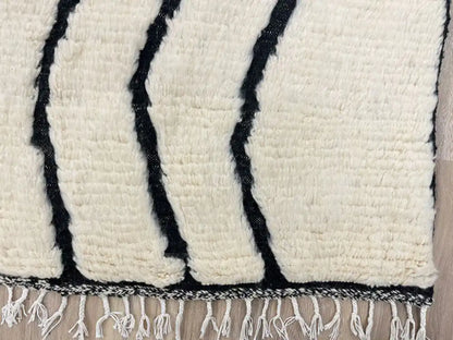 Tapis Beni Ouarain en laine naturelle avec motifs colorés, fait main au Maroc